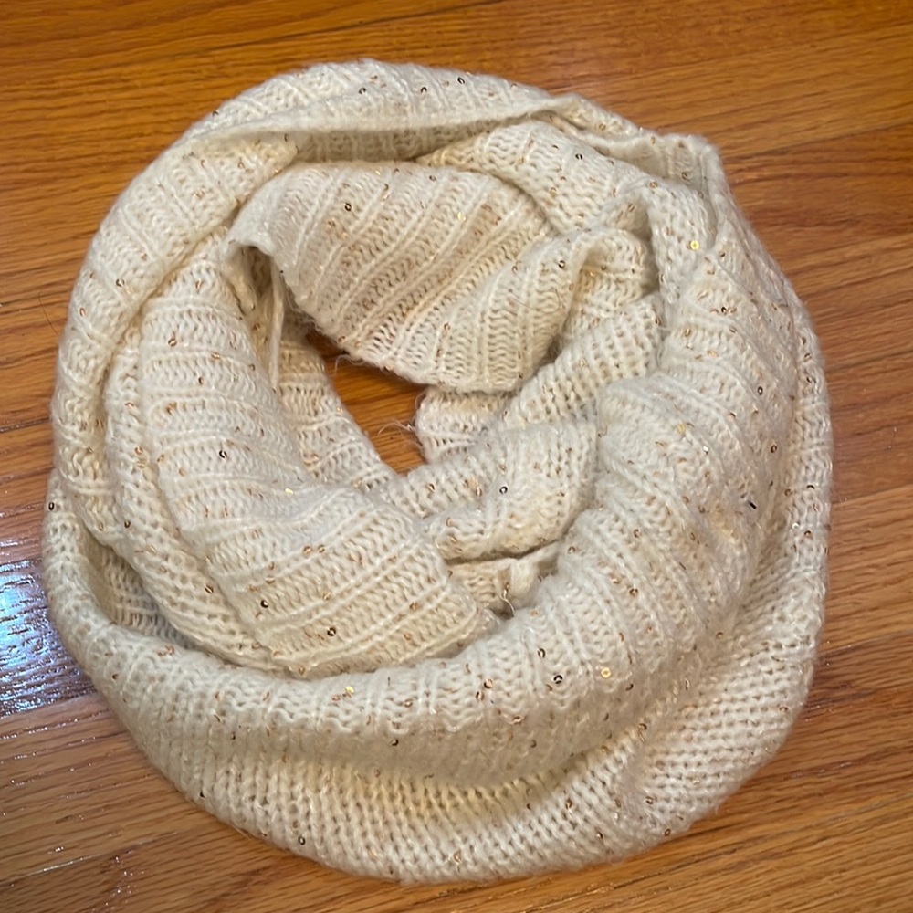 H&M White Cream Knitted Circle Scarf with Gold Specks Detail - Great for Winter